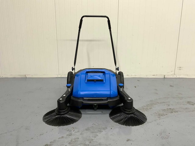 Umt- sweeper veegmachine met grote opvangbak - afbeelding 1 van  19