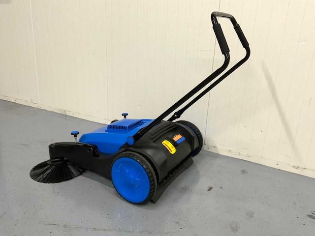Umt- sweeper veegmachine met grote opvangbak - afbeelding 14 van  19