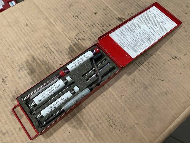 Unf screw thread insert tool kit - afbeelding 1 van  3