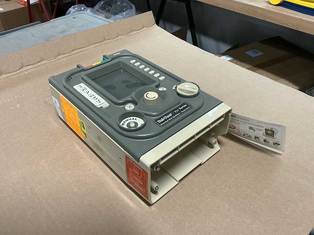 Uni-vent 731 series portable ventilator - afbeelding 2 van  4