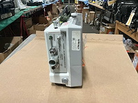 Uni-vent model 754 transport ventilator - afbeelding 4 van  4