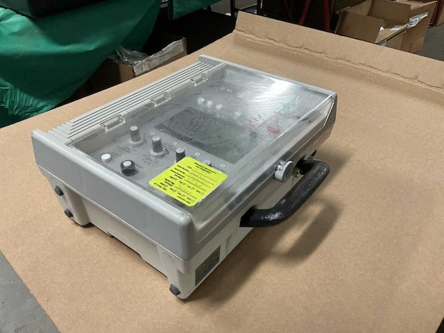 Uni-vent model 754 transport ventilator - afbeelding 1 van  4