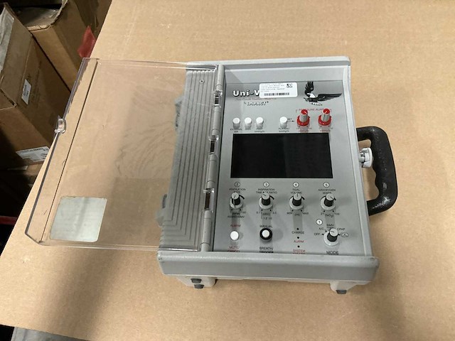 Uni-vent model 754 transport ventilator - afbeelding 3 van  4