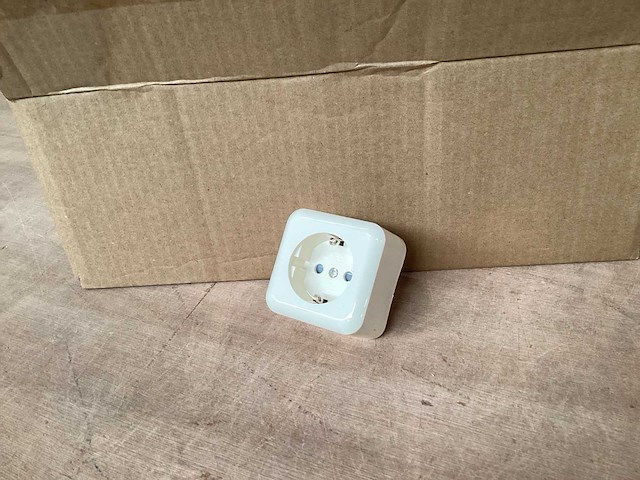 Uni wandcontactdoos opbouw (36x) - afbeelding 1 van  3