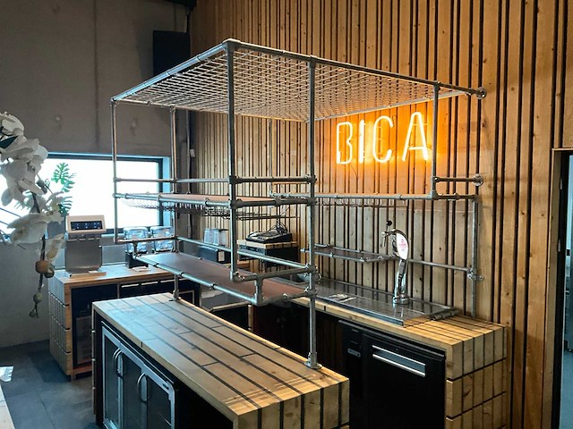 Unieke handgemaakte houten bar - afbeelding 3 van  15