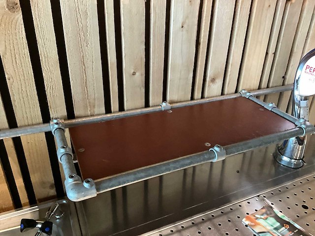 Unieke handgemaakte houten bar - afbeelding 6 van  15