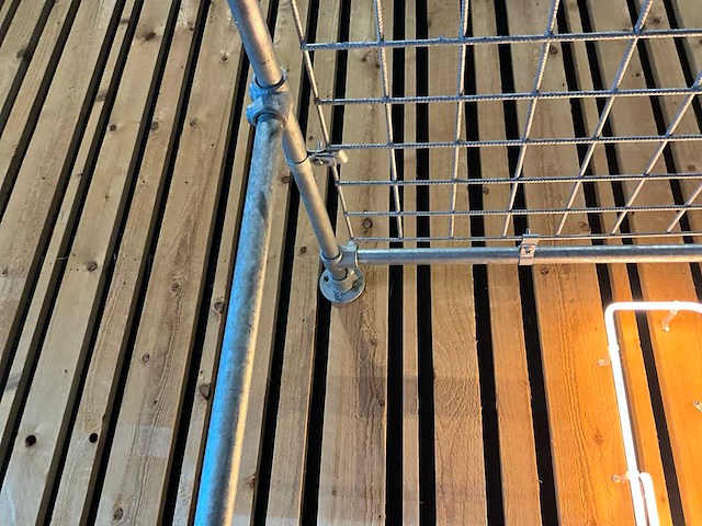 Unieke handgemaakte houten bar - afbeelding 7 van  15