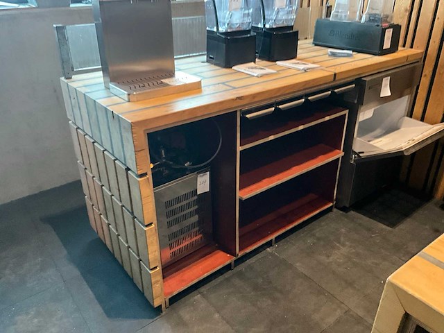 Unieke handgemaakte houten bar - afbeelding 10 van  15