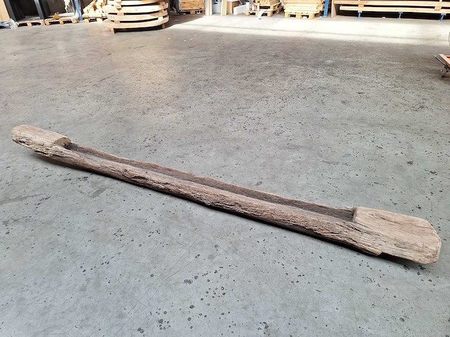 Unieke oude houten trog 320 cm - afbeelding 1 van  3