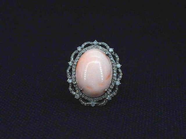 Unieke ring met diamanten en centraal koraal - afbeelding 6 van  10