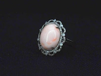 Unieke ring met diamanten en centraal koraal - afbeelding 4 van  10