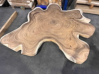 Unieke suar boomstamtafel blad - afbeelding 1 van  3