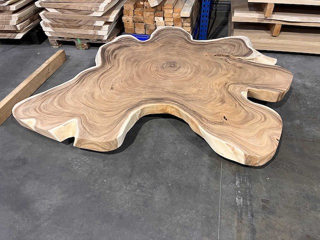 Unieke suar boomstamtafel blad - afbeelding 2 van  3