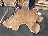 Unieke suar boomstamtafel blad - afbeelding 3 van  3