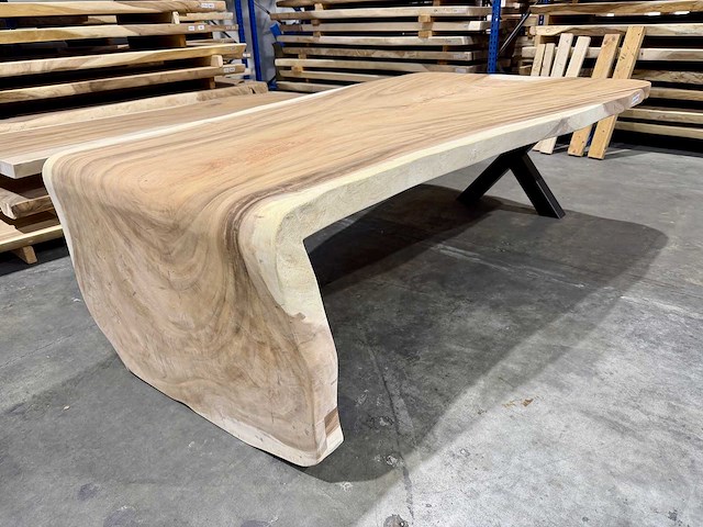 Unieke suar waterval boomstamtafel 260 cm. - afbeelding 1 van  4