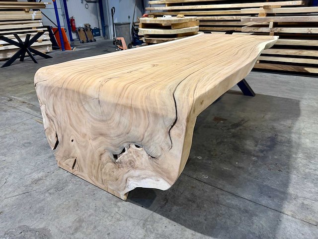 Unieke suar waterval boomstamtafel 275 cm. - afbeelding 1 van  6