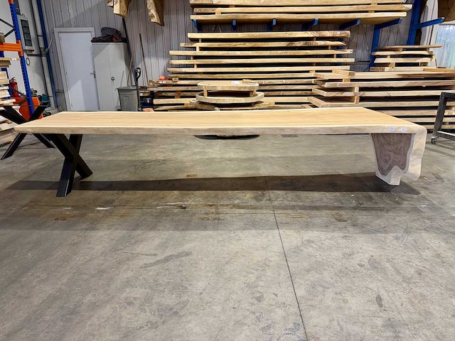 Unieke suar waterval boomstamtafel 390 cm. - afbeelding 4 van  4