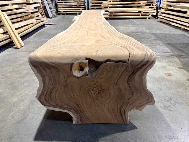 Unieke suar waterval boomstamtafel 525 cm. - afbeelding 3 van  5