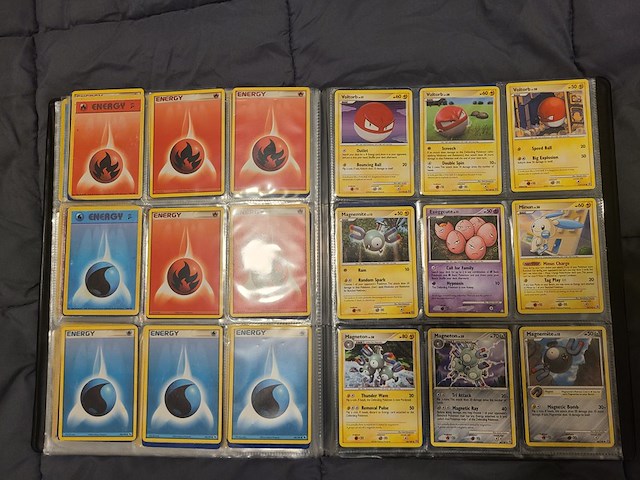 Unieke verzameling met zeldzame vintage pokémon kaarten en meer - afbeelding 3 van  14
