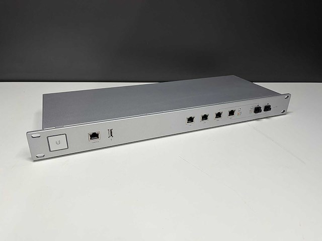 Unifi - switch en cloud gateway - afbeelding 1 van  1