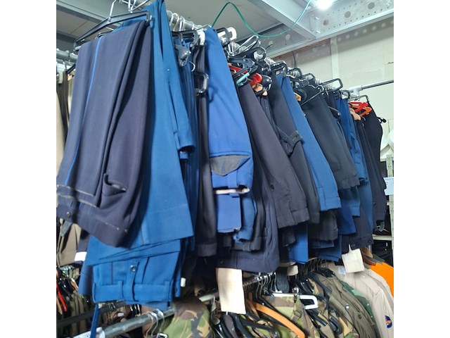 Uniformberoepen diverse pantalons - afbeelding 1 van  3