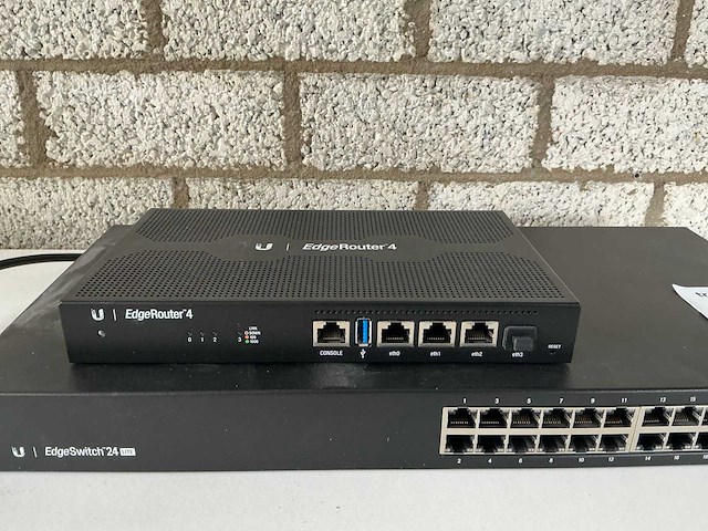 Unify edgerouter 4 / edgeswitch 24 lite router & switch - afbeelding 2 van  4