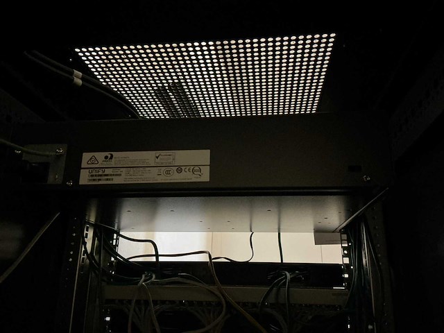 Unify switch 19” - afbeelding 1 van  2