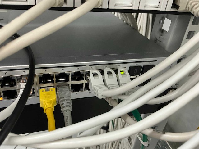 Unify usw 48 poe 19" switch - afbeelding 3 van  4