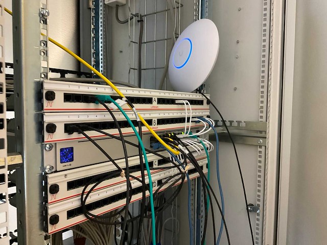 Unify usw pro 19" switch - afbeelding 1 van  6