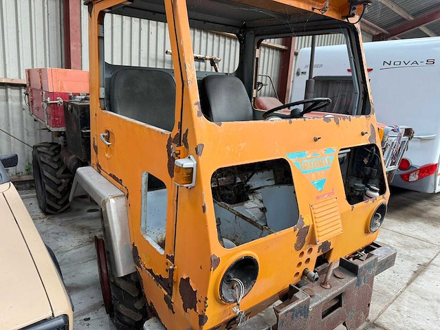 Unimog - trenkel 4x4 - bedrijfswagen - afbeelding 1 van  11