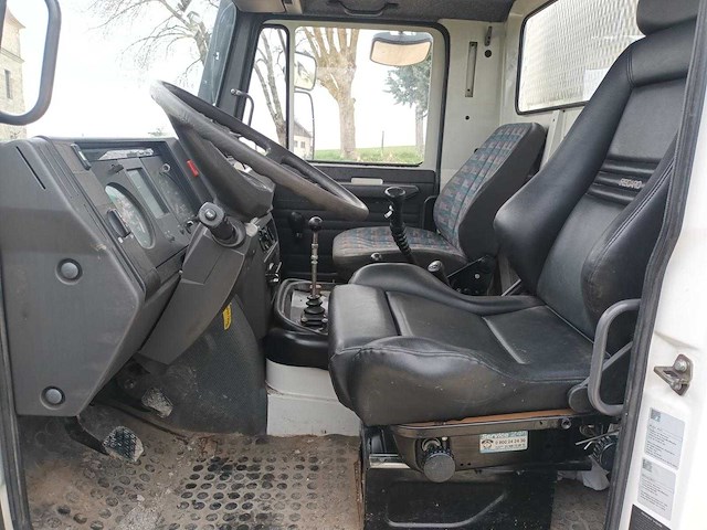 Unimog - u140 - vrachtwagen - afbeelding 3 van  14