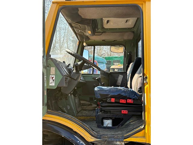 Unimog - u1400 - vrachtwagen - afbeelding 4 van  32