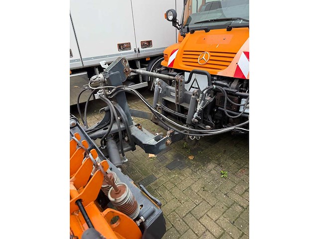 Unimog - u300 front hef 4x4 vacuumtank- vrachtwagen - afbeelding 13 van  15