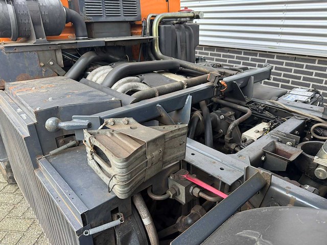 Unimog - ux100 - vrachtwagen - afbeelding 10 van  32