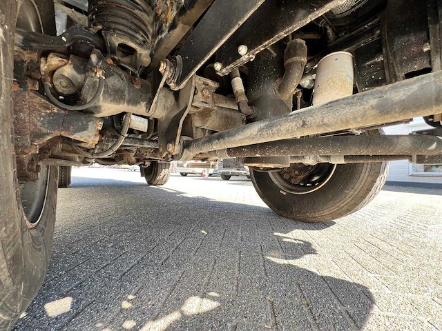 Unimog mercedes-benz - u 400 - vrachtwagen - afbeelding 10 van  10
