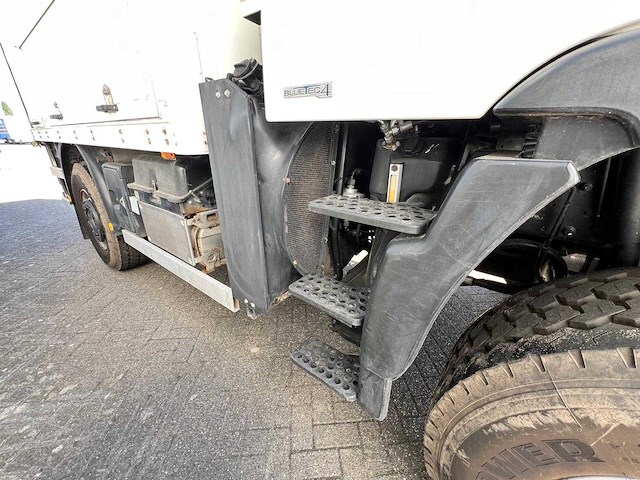 Unimog mercedes-benz - u 400 - vrachtwagen - afbeelding 7 van  10