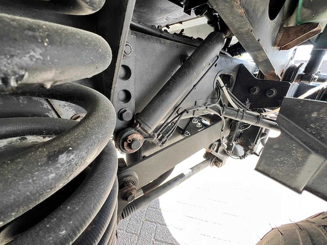 Unimog mercedes-benz - u 400 - vrachtwagen - afbeelding 9 van  10