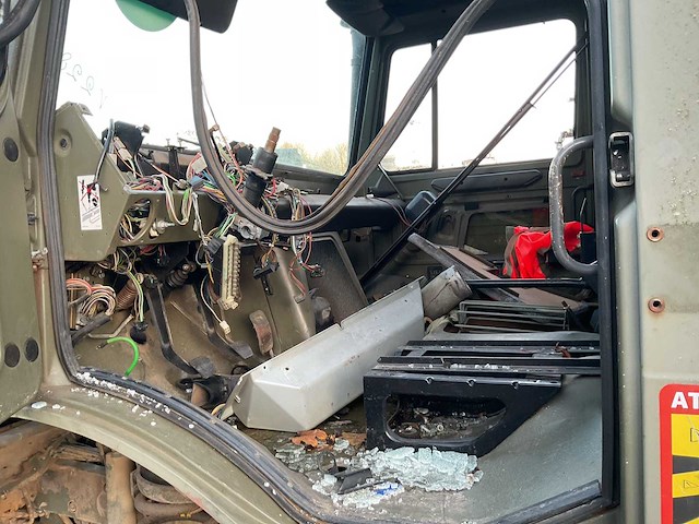 Unimog u 1350 lm legervoertuig - afbeelding 2 van  8