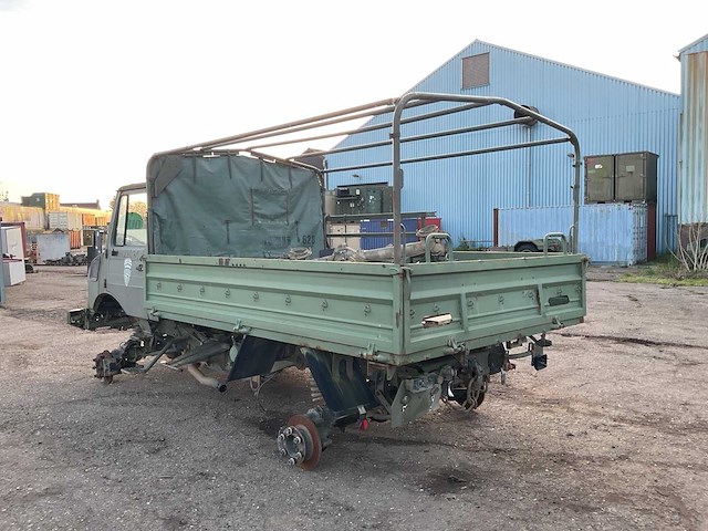 Unimog u 1350 lm legervoertuig - afbeelding 2 van  8