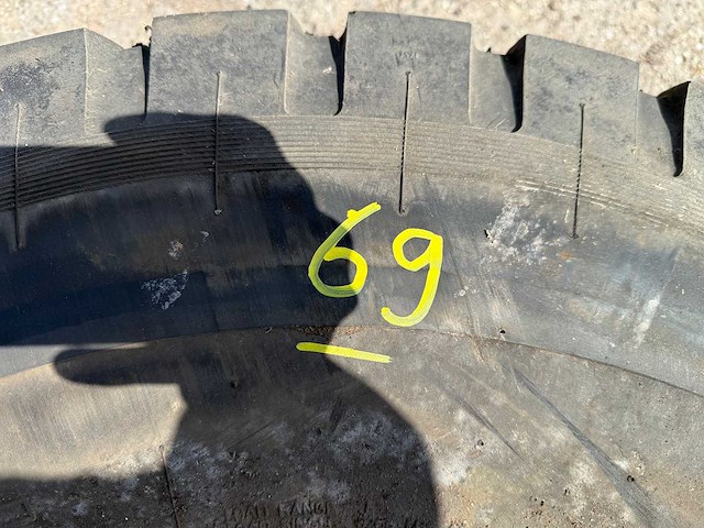 Uniroyal - f-20 - band 12.00r20 - afbeelding 9 van  9