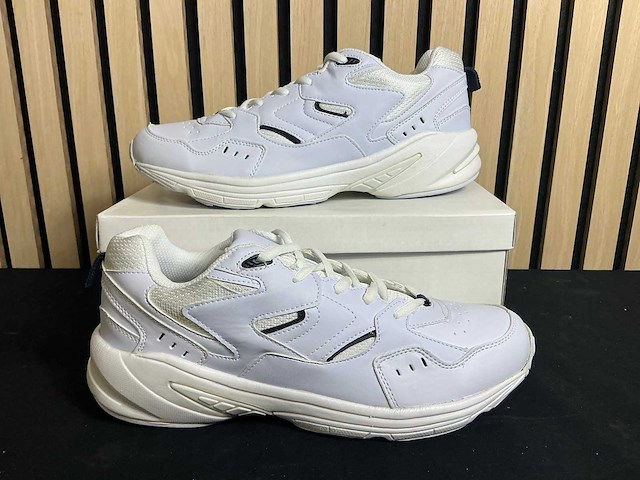 Unisex schoenen 44 (10x) - afbeelding 1 van  9