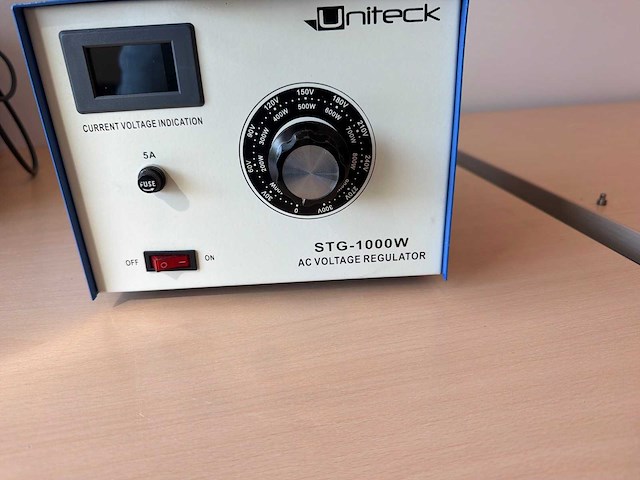 Uniteck stg-1000w ac voltage regulator variac 0-250v 1000w - afbeelding 2 van  3