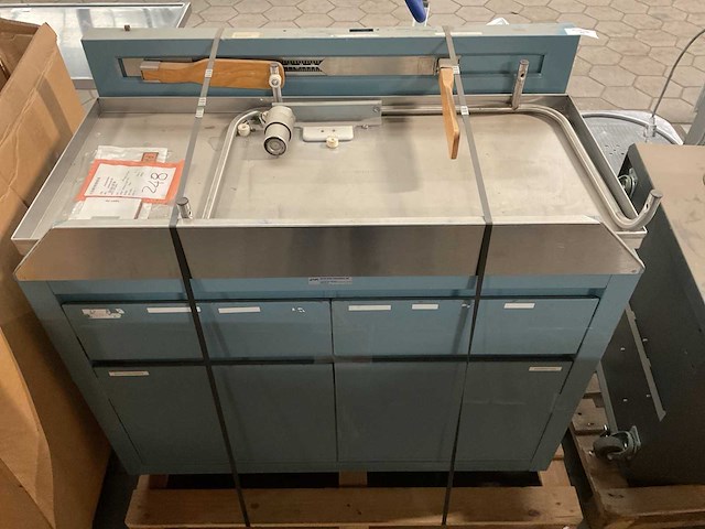 United metal fabricators examination table - afbeelding 2 van  4