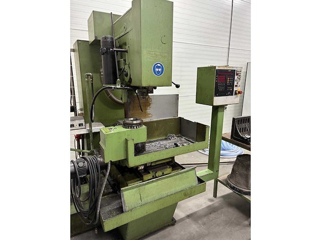 Universal milling machine - afbeelding 1 van  12