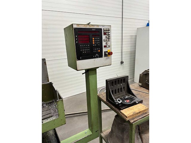 Universal milling machine - afbeelding 6 van  12