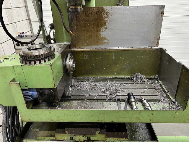 Universal milling machine - afbeelding 7 van  12
