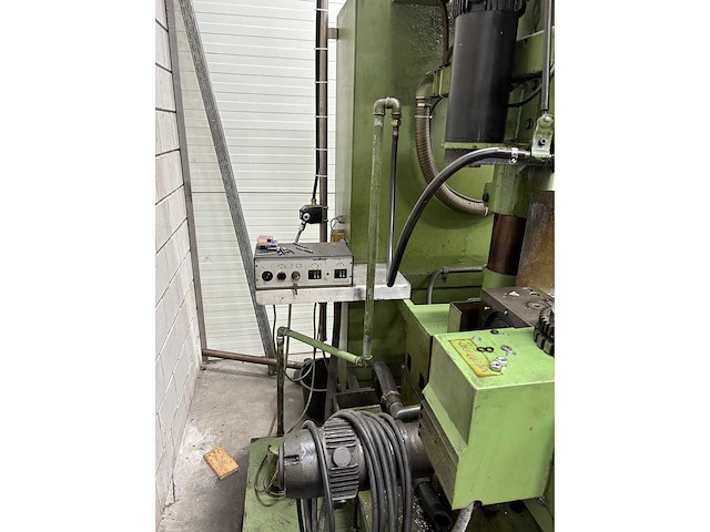 Universal milling machine - afbeelding 8 van  12