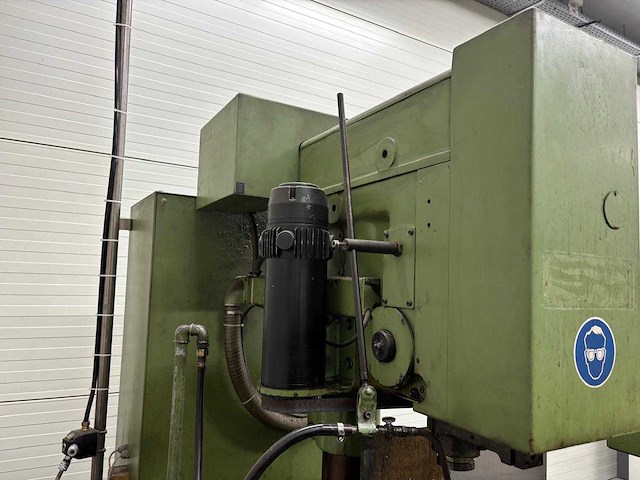 Universal milling machine - afbeelding 10 van  12