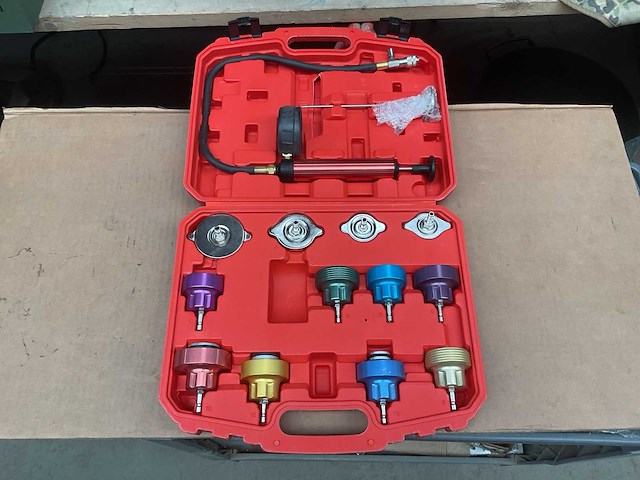 Universal radiator pressure tester kit - afbeelding 1 van  5