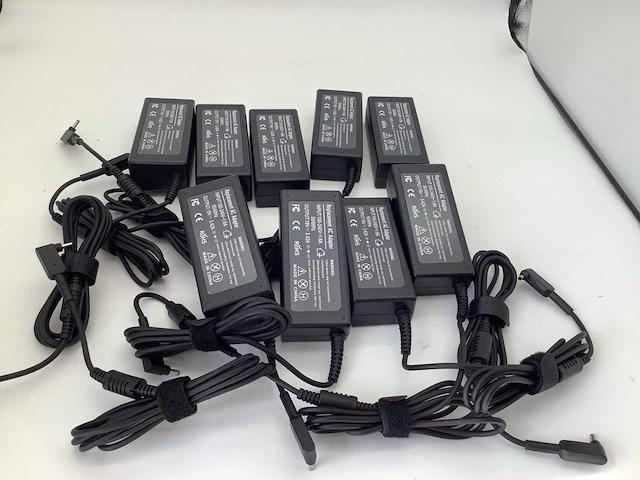 Universeel dunne pin acer laptop adapter (9x) - afbeelding 1 van  4